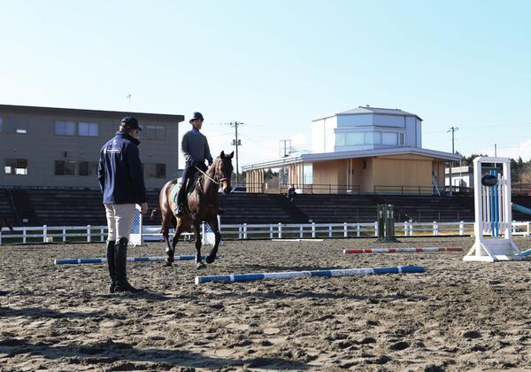 Boyd oversees some ground work techniques firstly